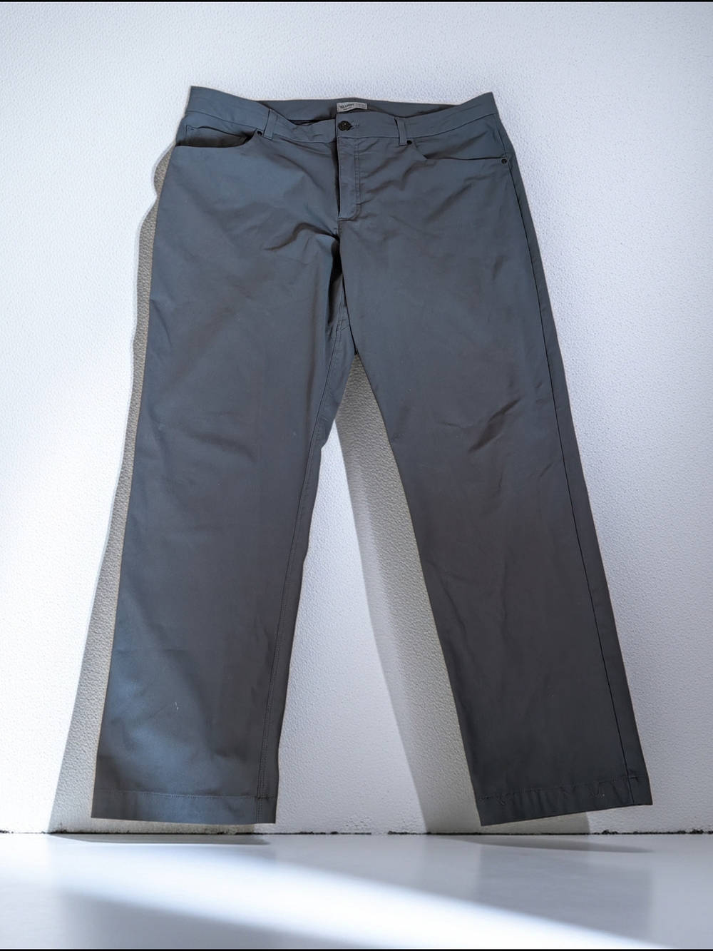 VRST Athletic Men's Pants Gray 38x32 Polyester Sorona Button Closure. EUC